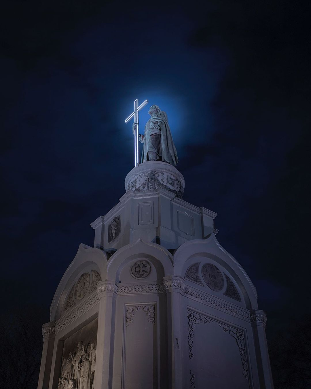 Пам'ятники - INSIDE-UA